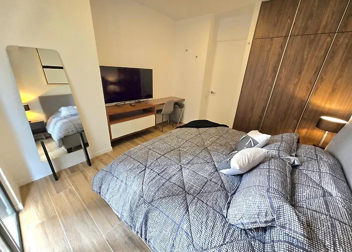 Elegant 1 Bedroom *